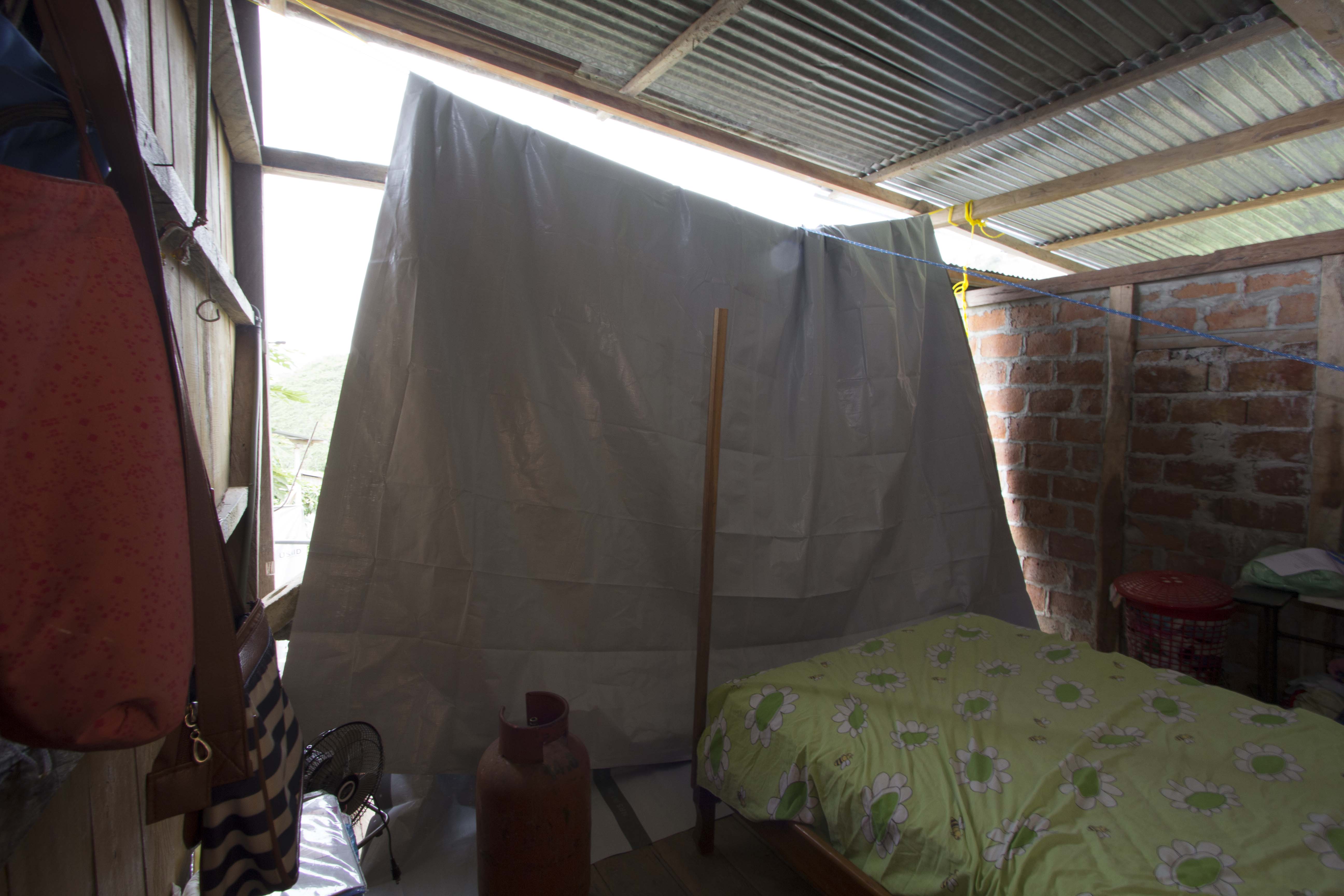 refugees using tarpaulins at Ecuador in 2016